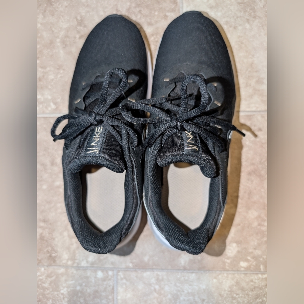 👟🖤 NIKE Legend Essential 2 Women's Shoes (Black/White/Metallic Gold) - Picture 9 of 11